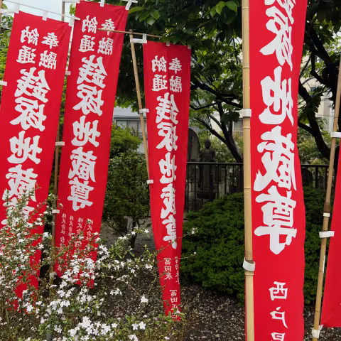 Senso-ji Buddha & banners
